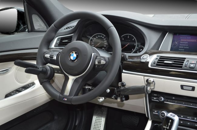 transformation BMW voiture pour conduite handicap